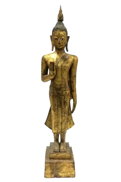 Ancien bouddha en bois. Birmanie