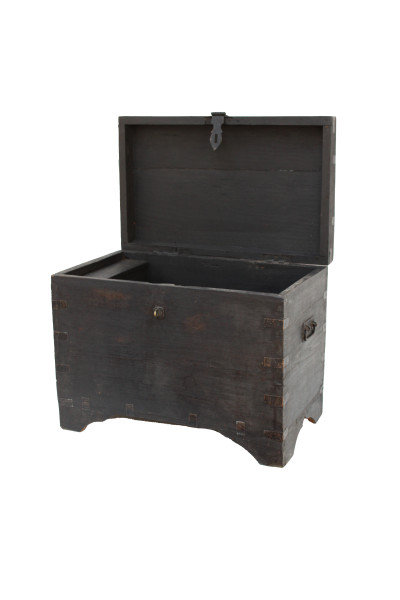 Ancien coffre de rangement en bois noir. Inde 