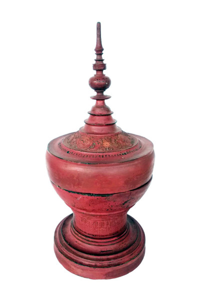 Offering box Red laquer. Burma