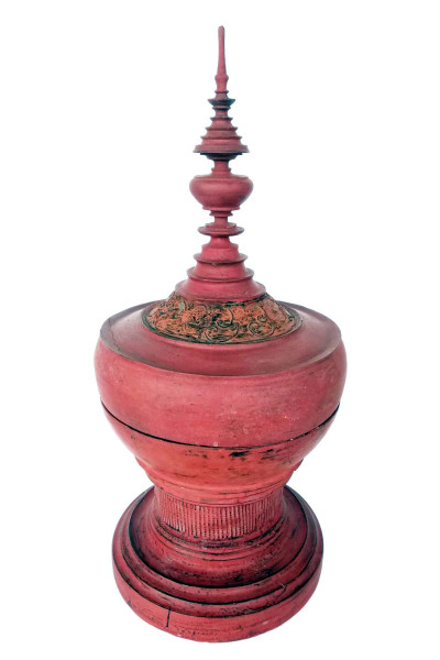 Offering box Red laquer. Burma