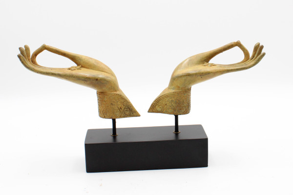 pair de main en bronze. Indonésie